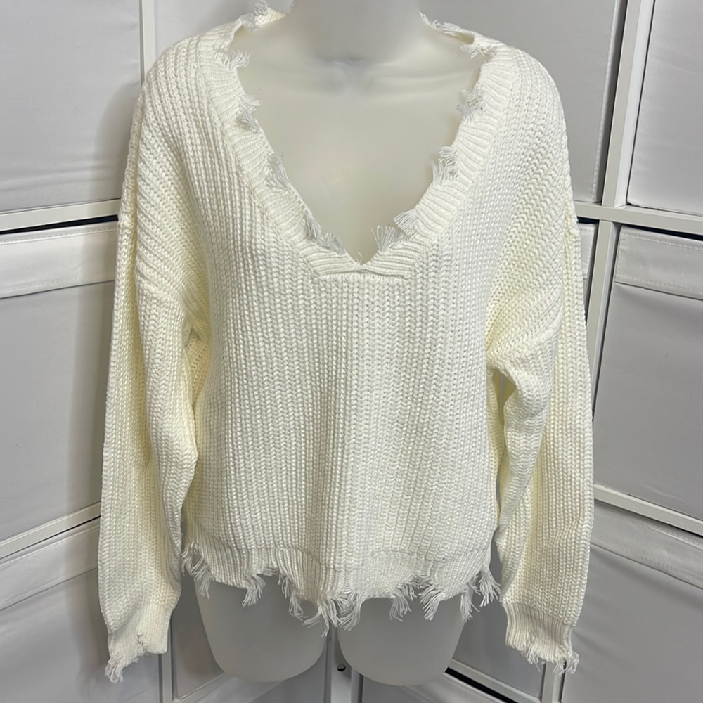 NWT Derek heart distressed sweater, cream 🫶🏻